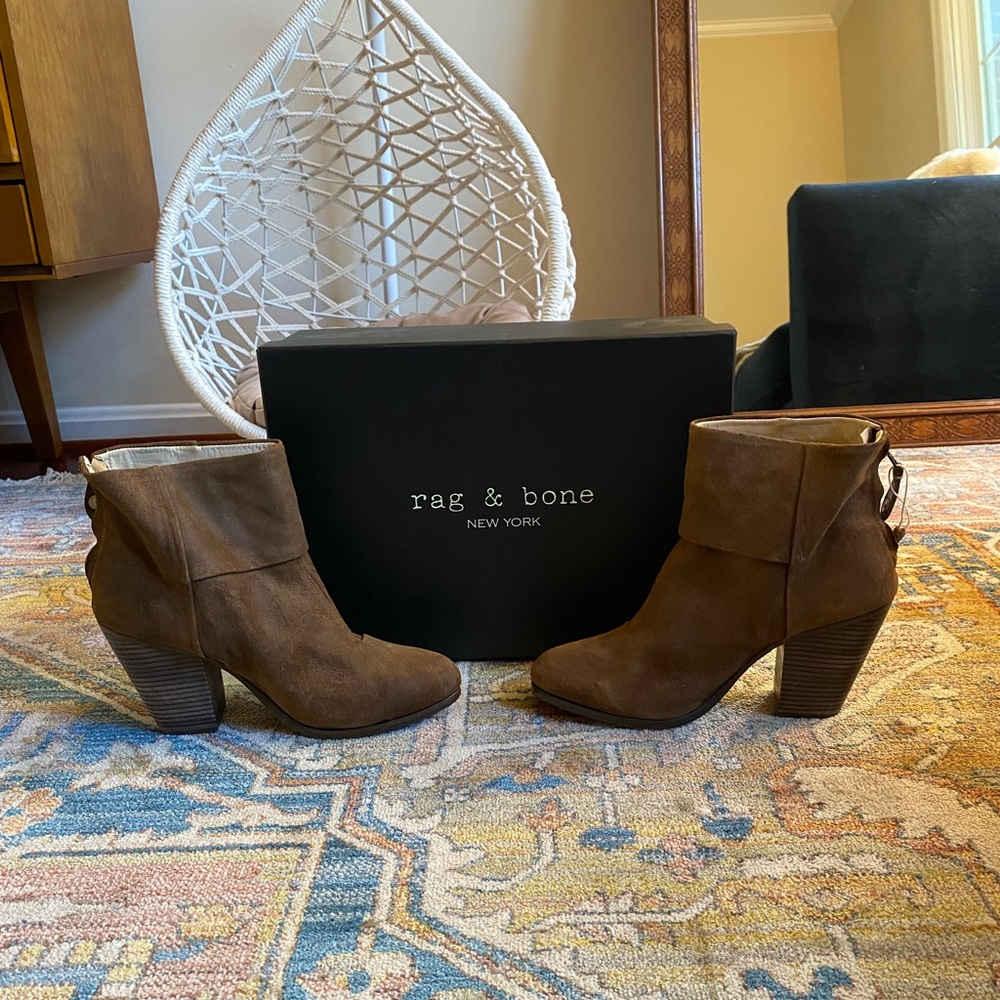rag & bone iconic Newbury boot in brown suede, New In Box, sz 41 / 11 U.S.